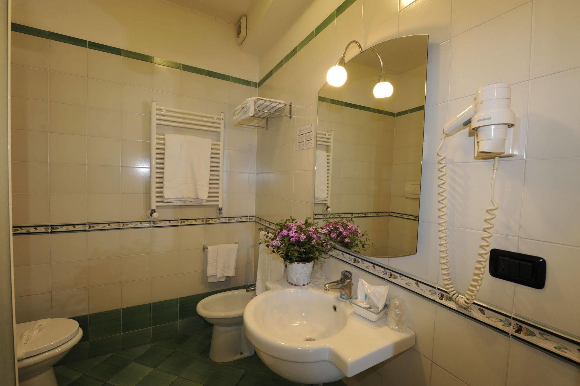 Hotel Sextum Bientina Bagian luar foto
