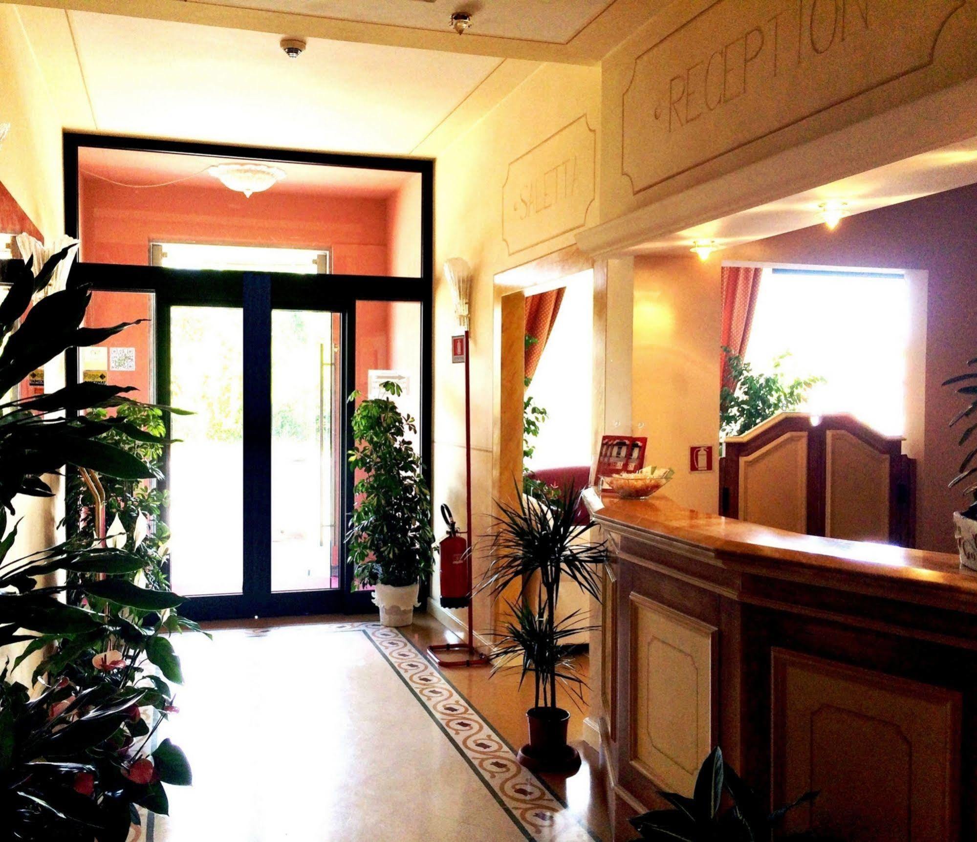 Hotel Sextum Bientina Bagian luar foto