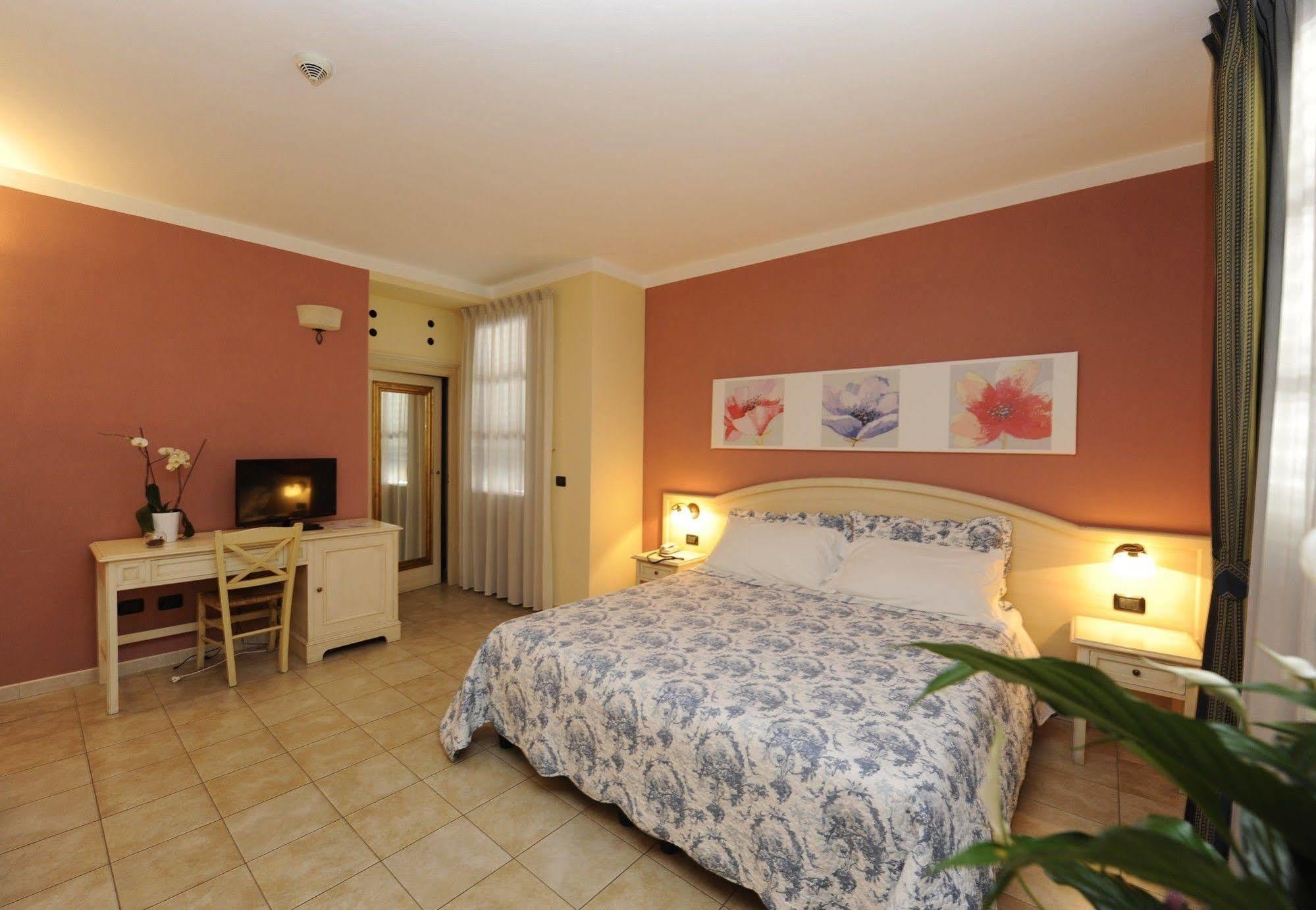 Hotel Sextum Bientina Bagian luar foto