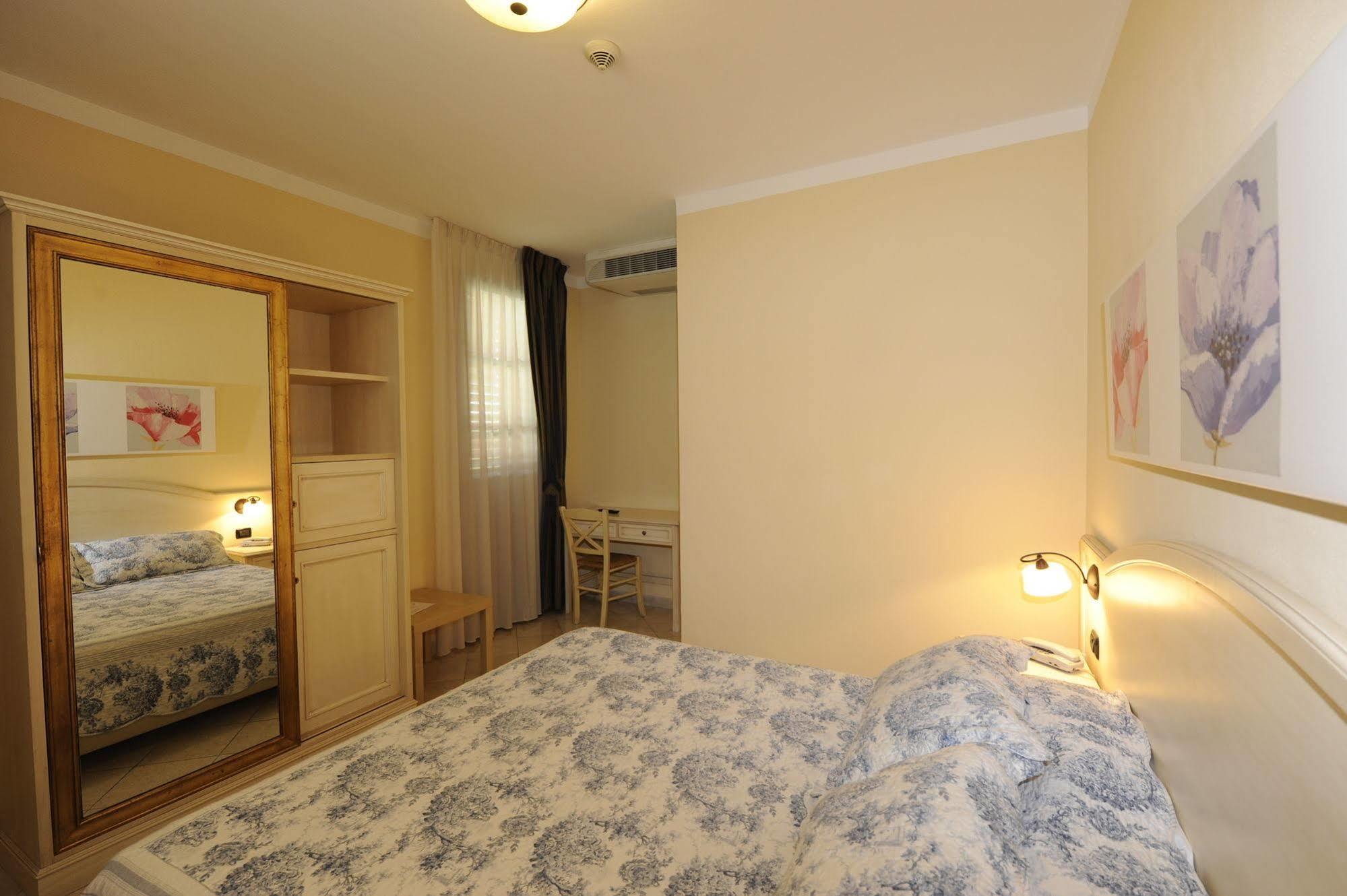 Hotel Sextum Bientina Bagian luar foto